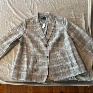 Size 18w. Perfect condition, never been worn! Tag is still on.